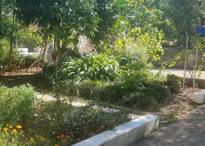 Apartment Downtown Garden Lovište